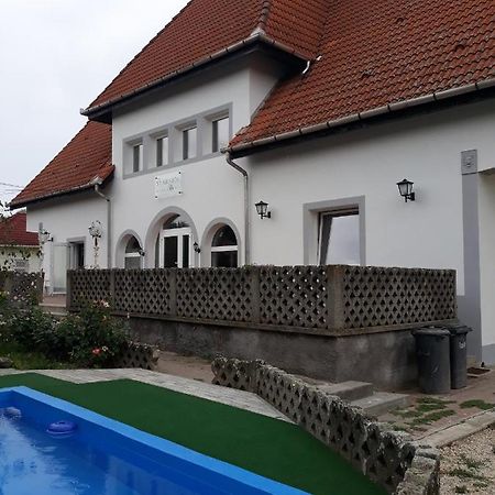 St. Kristof Vendeghaz Hotel Abádszalók Buitenkant foto